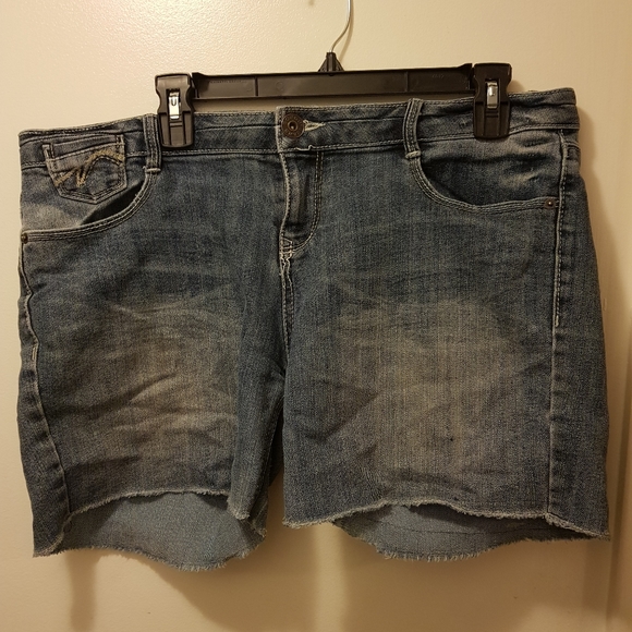 Jean shorts - Picture 1 of 3